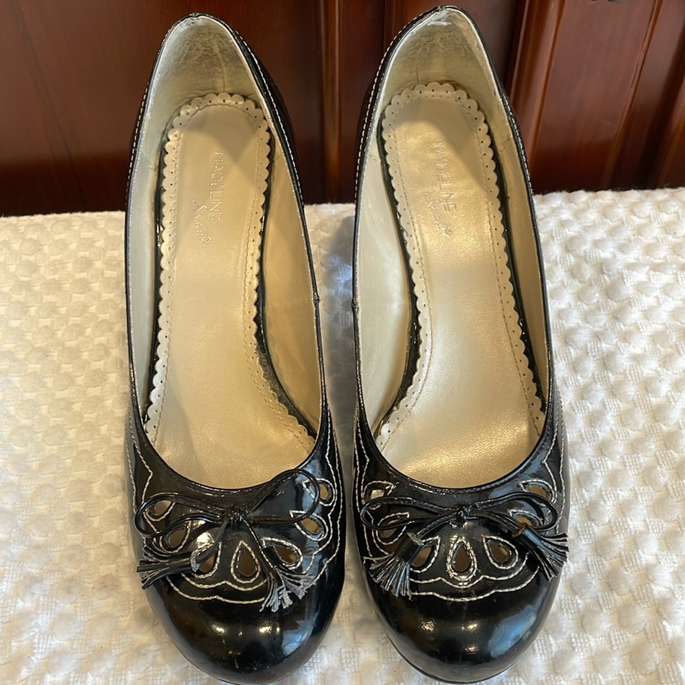 Cute black patent leather heels 2.5”